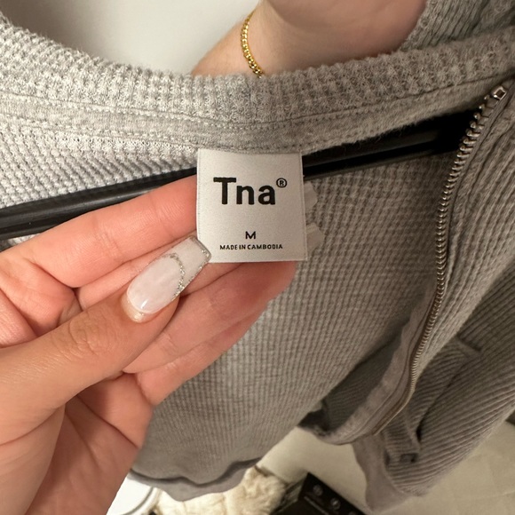 Aritzia TNA waffle crop top zip up, with hood. - Picture 3 of 3